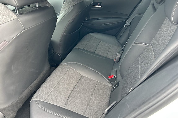 Toyota Corolla 8 of 11