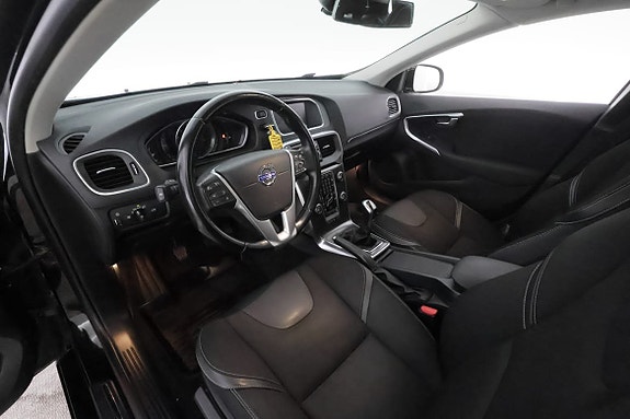 Volvo V40 11 of 24