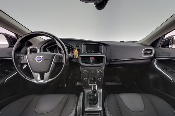 Volvo V40 12 of 24