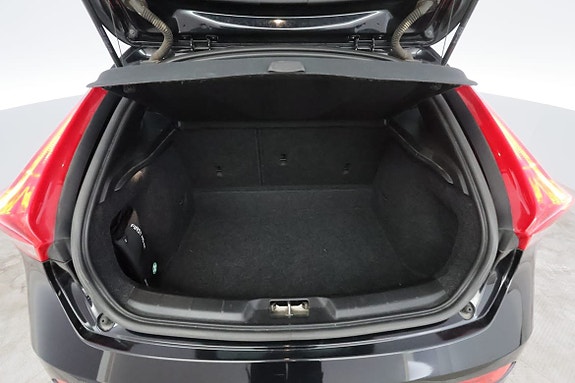 Volvo V40 8 of 24