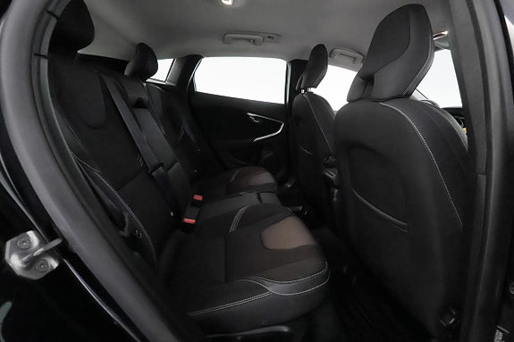 Volvo V40 18 of 24