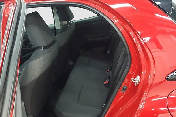 Toyota Yaris 8 of 11