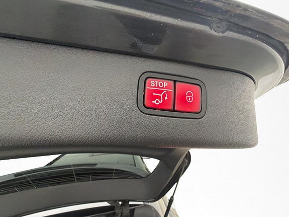 Mercedes-Benz C300 e 30 of 30