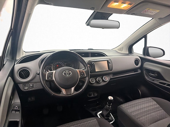Toyota Yaris 12 of 26
