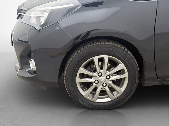 Toyota Yaris 23 of 26