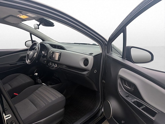 Toyota Yaris 21 of 26