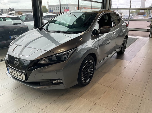 Nissan Leaf 2 of 8