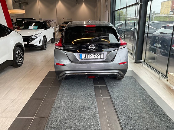 Nissan Leaf 4 of 8