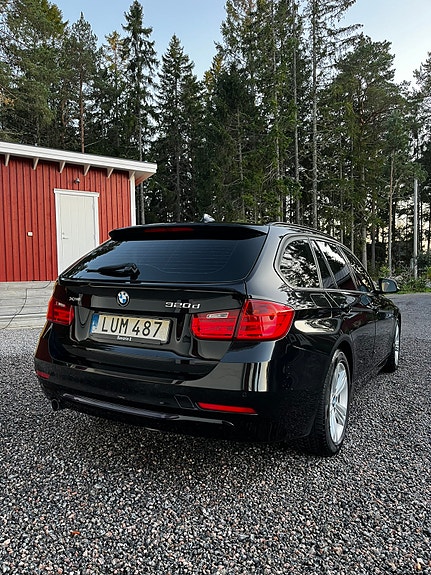 BMW 320d 4 of 5