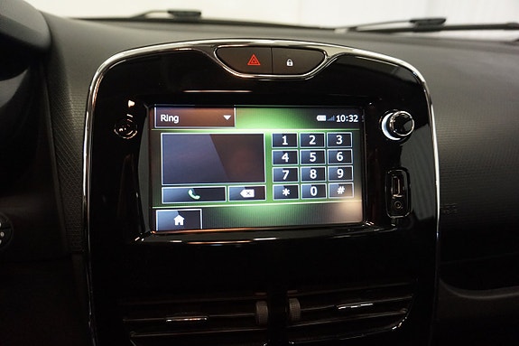 Renault Clio 19 of 22