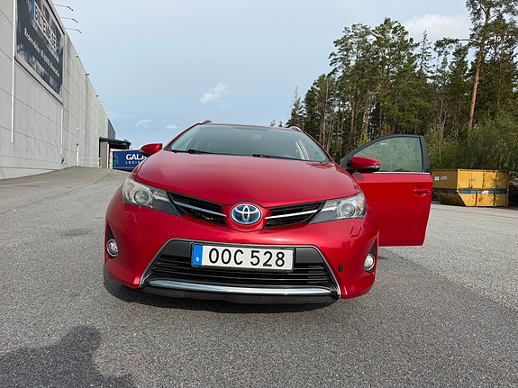 Toyota Auris 2 of 9