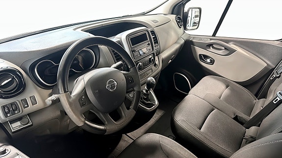 Nissan NV300 5 of 9