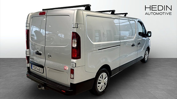 Nissan NV300 2 of 9
