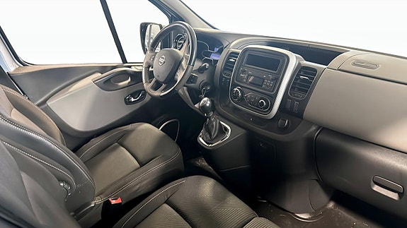 Nissan NV300 9 of 9