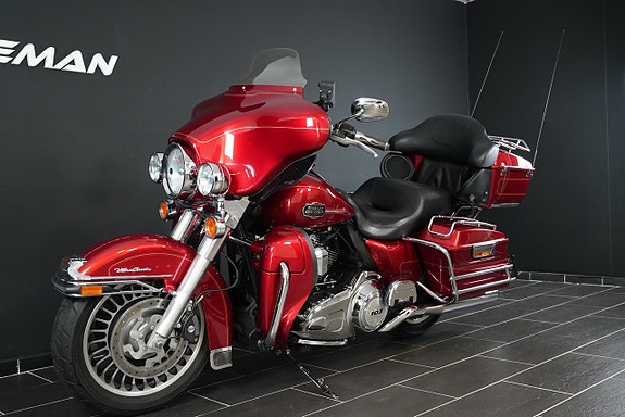 Harley-Davidson FLHTCU103 Electra Glide Ultra Classic 4 of 13