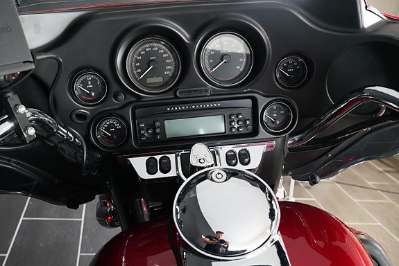 Harley-Davidson FLHTCU103 Electra Glide Ultra Classic 8 of 13