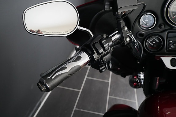 Harley-Davidson FLHTCU103 Electra Glide Ultra Classic 7 of 13