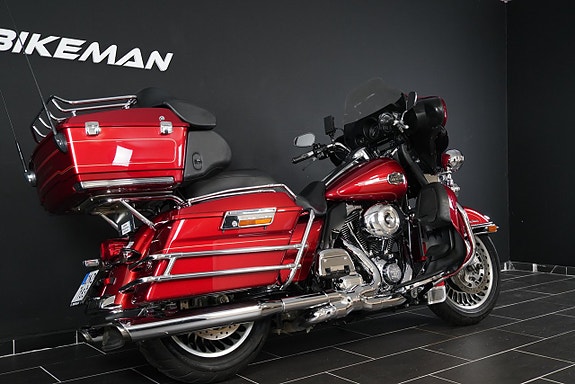 Harley-Davidson FLHTCU103 Electra Glide Ultra Classic 5 of 13