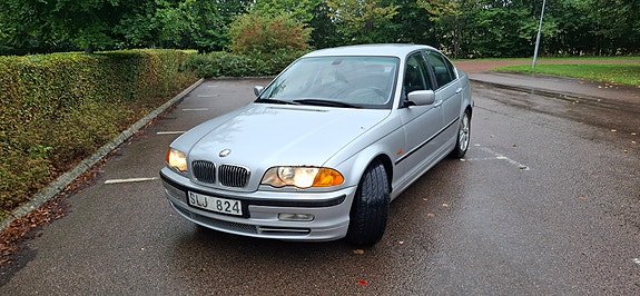 BMW 330i 4 of 4