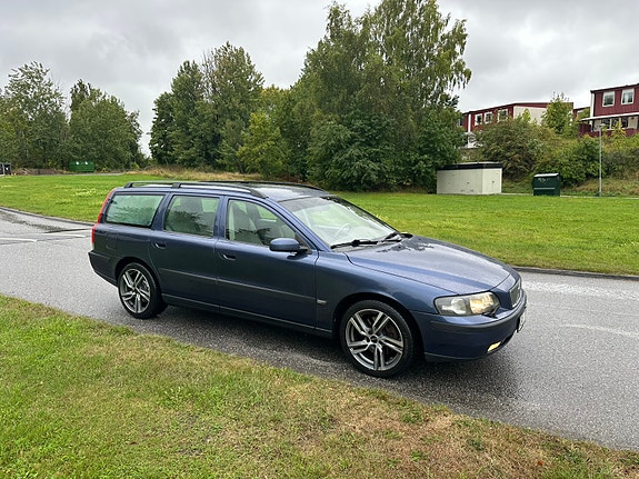 Volvo V70 2 of 10