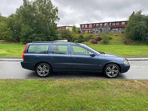 Volvo V70 3 of 10