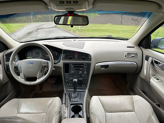 Volvo V70 7 of 10