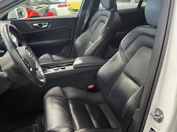 Volvo V60 10 of 16