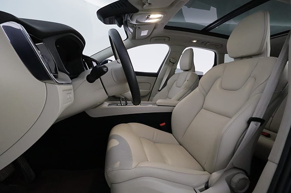 Volvo XC60 11 of 30
