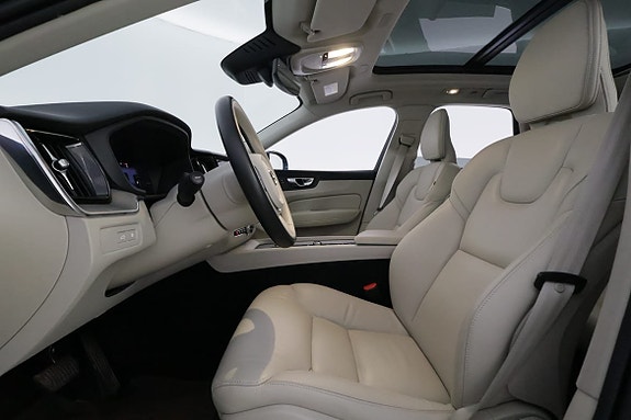 Volvo XC60 10 of 30