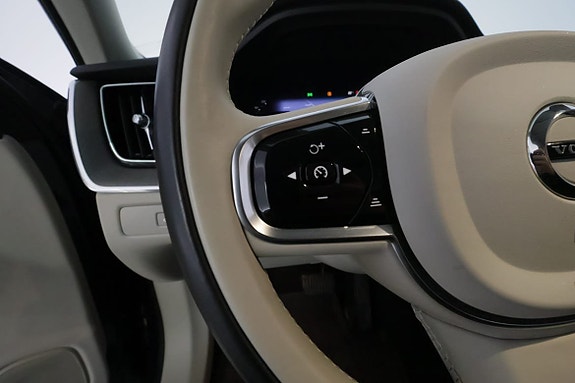 Volvo XC60 16 of 30