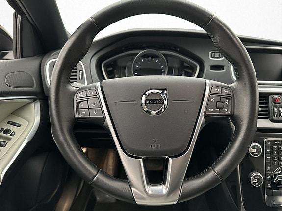 Volvo V40 Cross Country 14 of 30