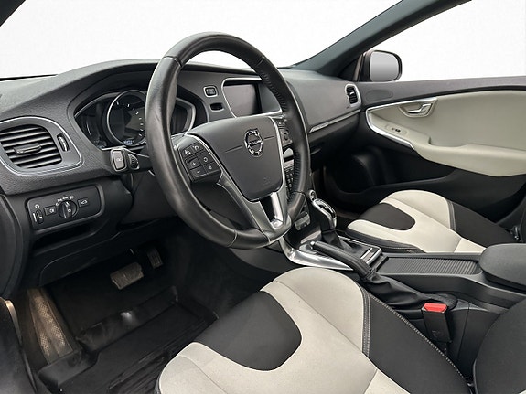 Volvo V40 Cross Country 11 of 30