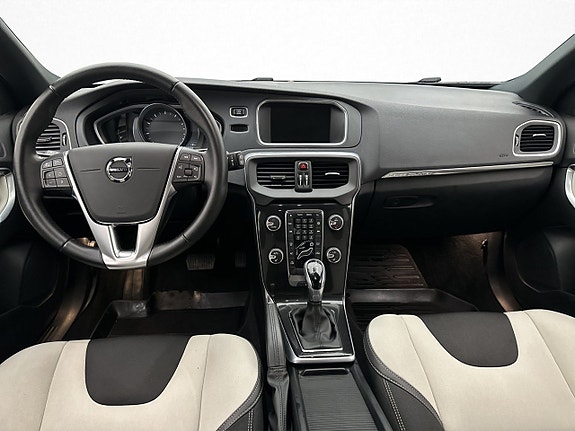 Volvo V40 Cross Country 12 of 30