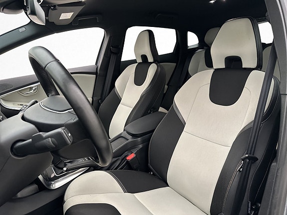 Volvo V40 Cross Country 23 of 30