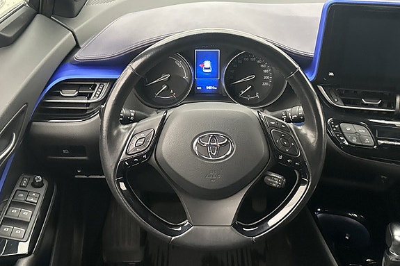 Toyota C-HR 12 of 27