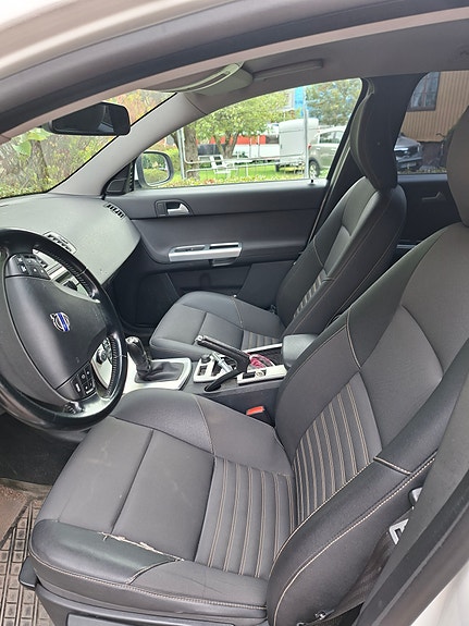 Volvo V50 4 of 5