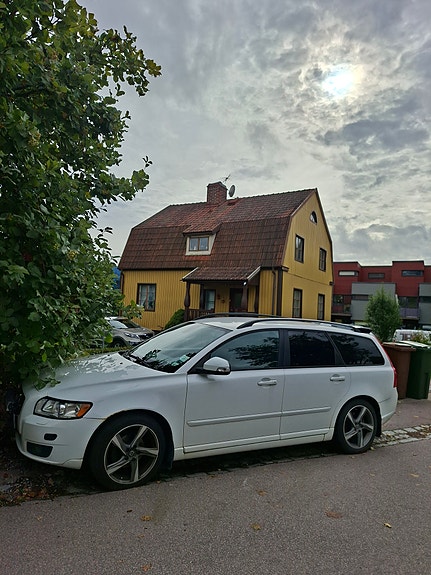 Volvo V50 2 of 5