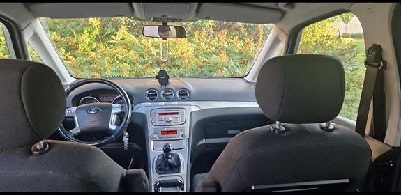 Ford Galaxy 5 of 6
