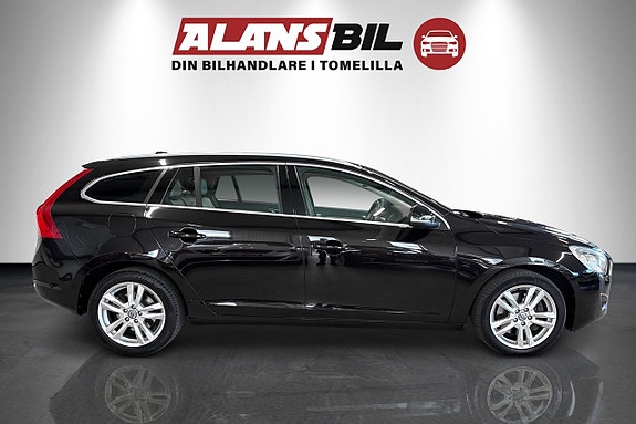 Volvo V60 2 of 10