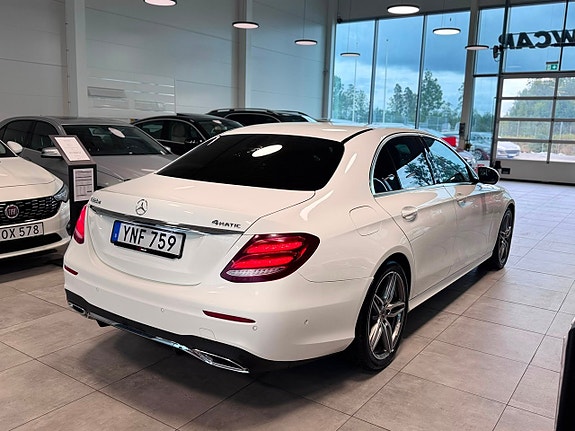 Mercedes-Benz E220 7 of 24