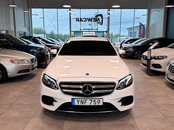 Mercedes-Benz E220 3 of 24