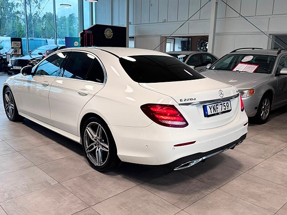 Mercedes-Benz E220 5 of 24