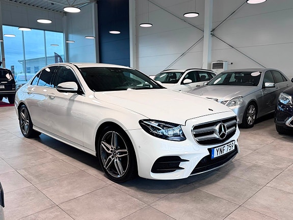 Mercedes-Benz E220 2 of 24