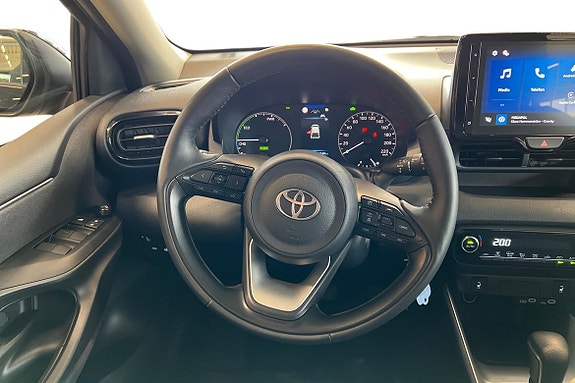 Toyota Yaris 11 of 24
