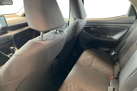 Toyota Yaris 13 of 24