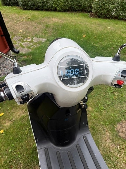Viarelli Vincero elmoped (vit) 5 of 6