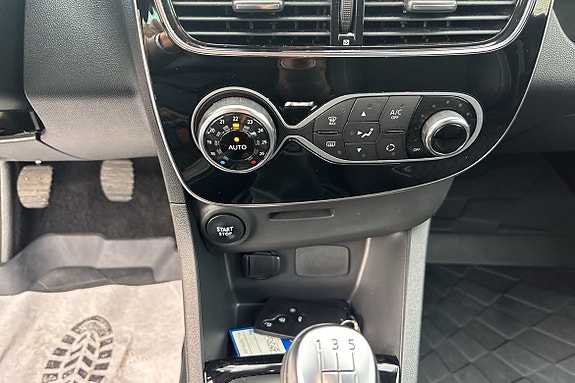 Renault Clio 15 of 17