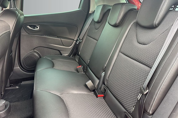 Renault Clio 11 of 17