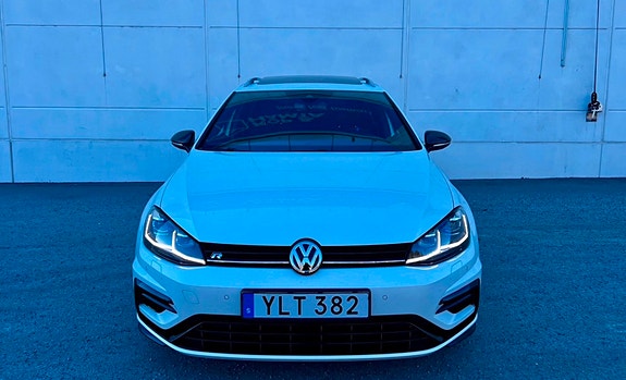 Volkswagen Golf VII 2 of 12