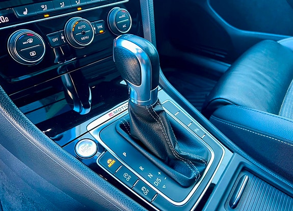 Volkswagen Golf VII 8 of 12